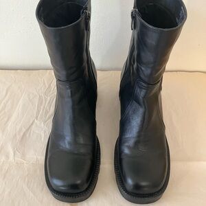 Steve Madden Black Leather Women’s Lug Soled Boots size 10/41
